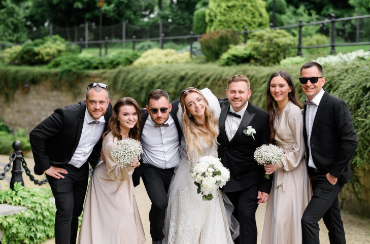 How Much Should You Really Spend on a Friend’s Wedding?